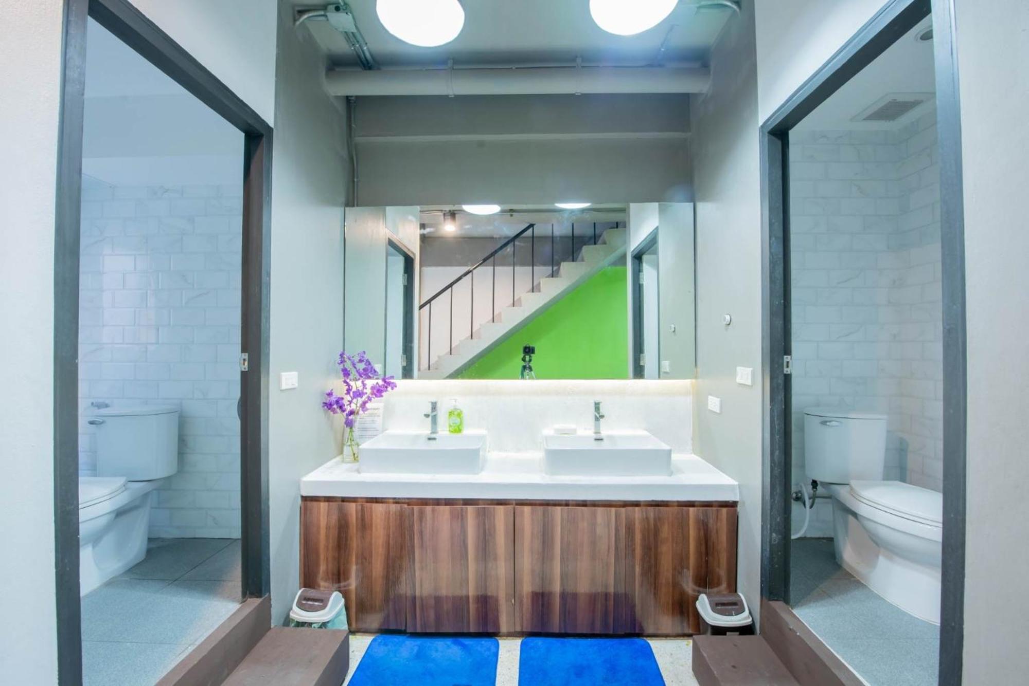 Mascotte Hostel Silom Bangkok Esterno foto